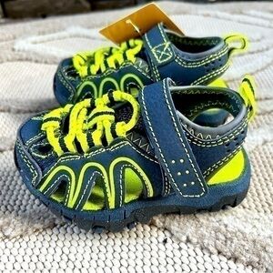 💚 NWT! Toddler size 5 Everest sandals